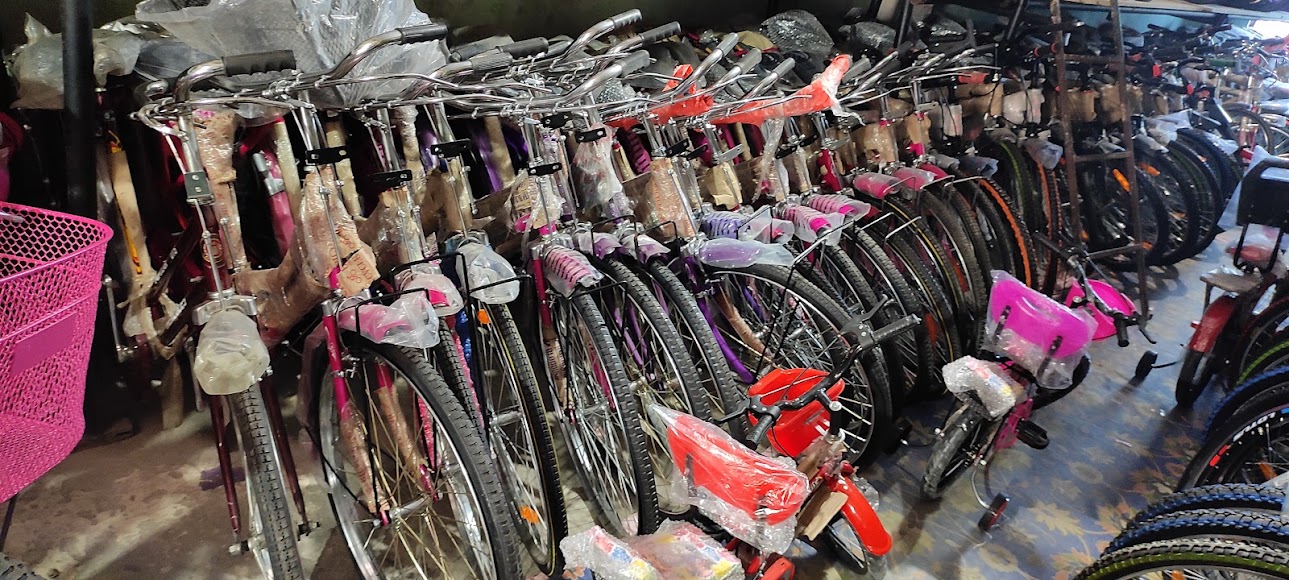 Supreme Cycle store and bicycle stock — owner photo 22
